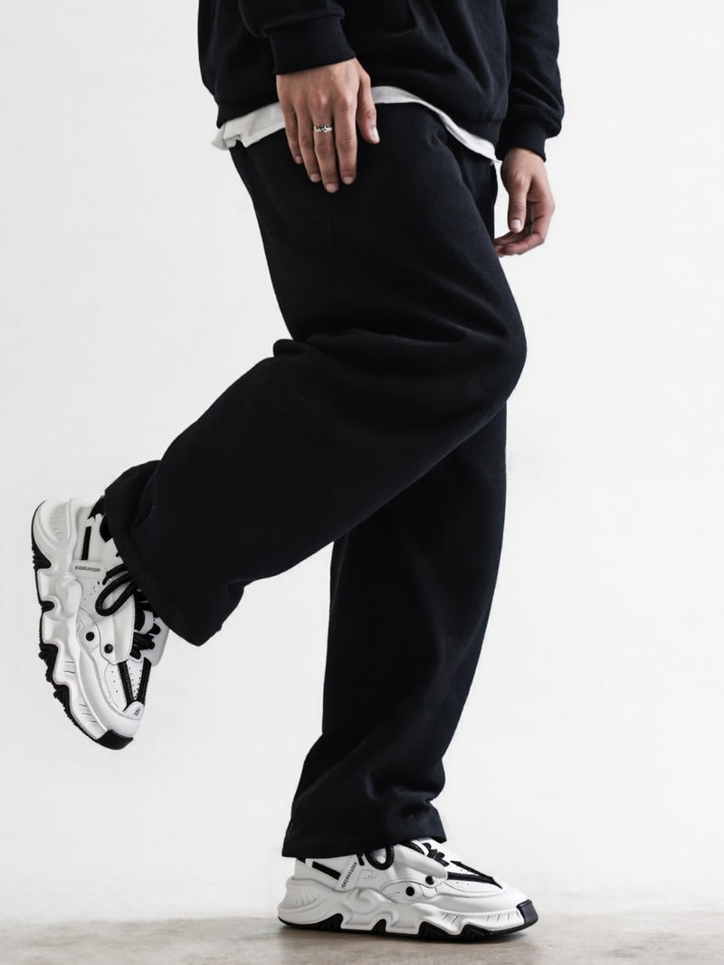 Stylish & Trendy Sneakers for Men & Women – Comfortable and Durable